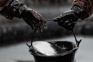Страны ОПЕК+ урежут суточную добычу нефти на 2 млн баррелей